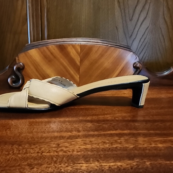 Cole Haan Leather Sandals-Size 9 Medium - Picture 3 of 10